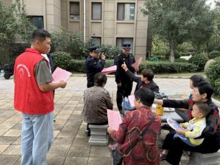 规范养犬始于心，城管引导践于行，美好社区齐创建