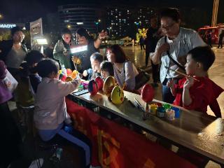 【文化书院】济南市莱芜区凤城街道新东方华庭社区：丹青绘山河 金蛋映华诞