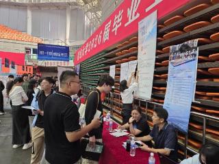 2025年秋季首场“威海—高校人才直通车”博览岛城四校之才