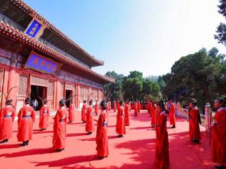 北京孔庙举行祭孔大典，纪念孔子诞辰2576年