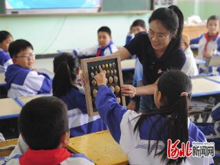 秦皇岛经开区第二小学师生赴新疆开展志愿服务活动