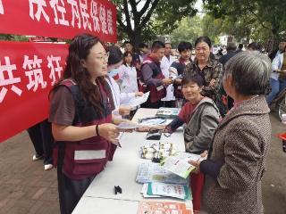 无棣县疾控中心开展“迎国庆送健康”暨“世界狂犬病日”宣传活动