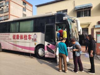 徐家楼街道灵芝社区开展“双节”义诊暖民心 健康服务“不打烊”