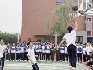 淄博鲁才高级中学举办“迎国庆·展风采”师生篮球比赛