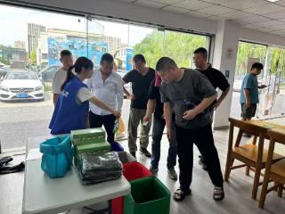 古荡街道文华社区“网约车之家”开展餐盒回收主题宣传活动