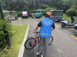 南苑街道南池社区开展“规范车辆停放 让文明更到‘位’”活动