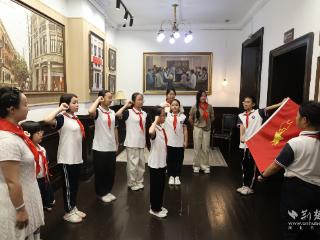 航空路小学“七彩光”小记者社团探访八七会议旧址