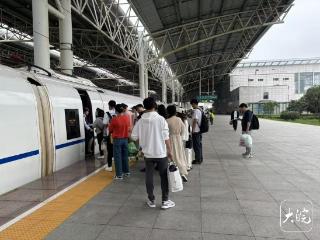 池州站国庆中秋假期增开8趟列车 预计10月1日迎客流最高峰