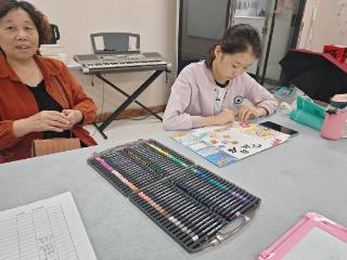 百年人寿济宁中支开展“状元红”杯绘画比赛，用童真点亮金秋