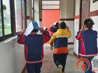 防震减灾，安全“童”行——枣庄市峄城区榴园镇颜村小学开展防震应急疏散演练