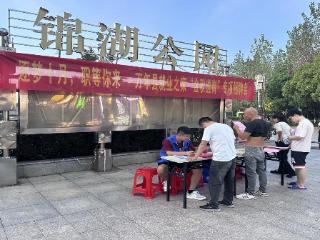 万年县就业之家“金秋送岗”国庆招聘会点亮求职路