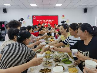 让群众沉浸在文化社区的鲜活图景里——崂山区加快推动文化“两创”与精神文明建设深度融合，把服务送到群众家门口