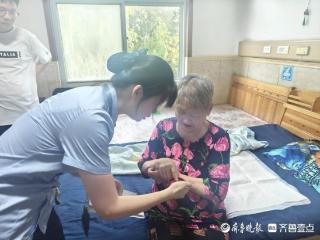 成武农商银行白浮图支行上门服务，解百岁老人银行卡挂失难题