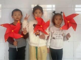 “红色润童心，童真迎国庆” ——夏蔚镇中心幼儿园上位分园举办国庆节系列活动