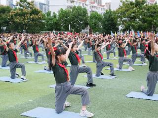 新华学子赛场展风采 红色基因奔跑中传承