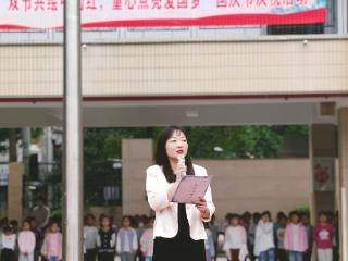 德才小学双节活动“燃”起师生爱国热情