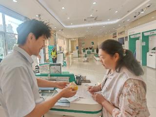 农行宁阳城区支行开展“双节”送祝福活动