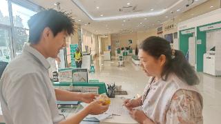 农行宁阳城区支行开展“双节”送祝福活动