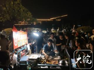 江西“鸡排哥”谈打算：国庆假期后不准备休息，每天就是这种工作状态