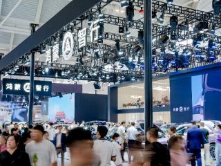 鸿蒙智行亮相2025中国天津国际车展，展台爆火成焦点 扫码阅读手机版