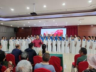 青岛市南：群众喜相迎 双节氛围浓