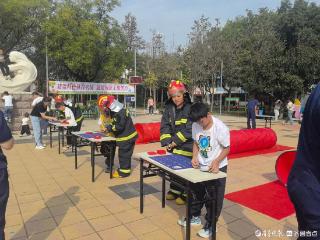50组家庭“闯关”学安全！德州这场亲子运动会趣味学消防