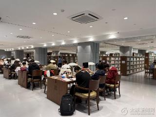 假期觅书香 阅读“充电”忙