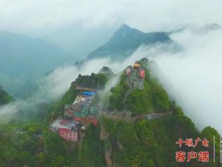 “水墨丹青”醉游人！武当山迎来“双节”客流高峰