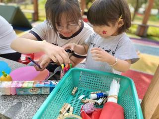 莒南县涝坡镇中心幼儿园开展国庆中秋亲子活动