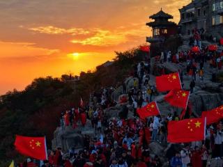齐鲁晚报壹点智库大数据显示：10月1日，泰山“追景指数”山东排名第一！