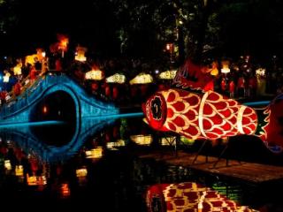 黟县迎来旅游旺季，夜游也精彩