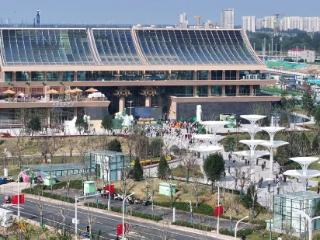 首日纳客4万余人！济南鹊山生态文化区一期开放