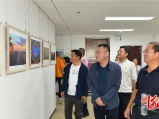 秦皇岛市北戴河区“爱家乡”书画摄影展启幕