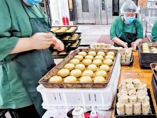 记者走基层·假日消费 活力涌动｜麻油月饼 老手艺做出年轻味