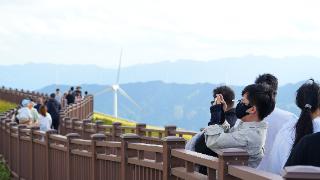 “快来韭菜坪，一起吹吹风”