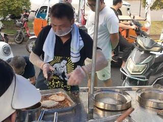 国庆假期第五天，景德镇“鸡排大道”人气超高