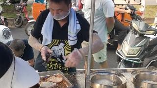 国庆假期第五天，景德镇“鸡排大道”人气超高