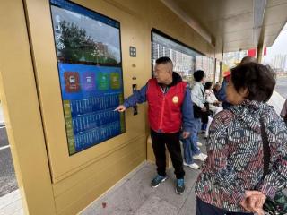 国庆站台暖意浓 志愿疏导暖人心