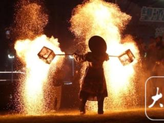 望江县首届“绿洲科幻奇妙夜”灯展为市民带来沉浸式夜间文化盛宴