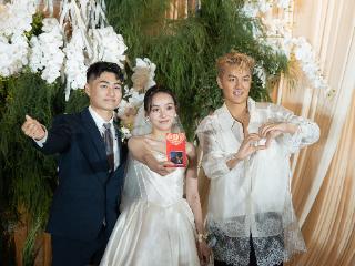 歌手吴克群“空降”新人婚礼现场献唱并随礼999元 经纪人回应