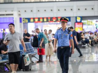 火车向着赛事开