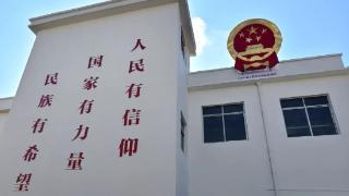 毫厘之间见匠心 岳西工人好手艺造出好国徽