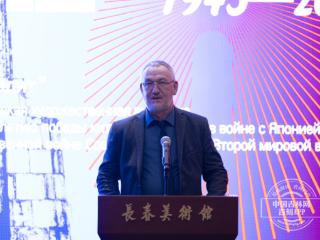 “人民必胜——中俄美术作品展”是中俄两国艺术交流的盛会，更是两国人民友谊的生动体现