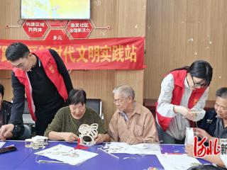 石家庄市长安区胜北街道四水厂路社区举办中秋节花灯DIY活动
