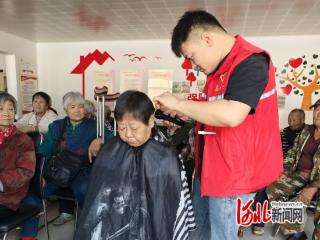 深泽县铁杆镇赵庄村开展中秋公益活动