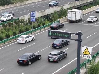 ﻿返程高峰已至！注意路面提示，安徽高速部分应急车道可临时占用