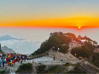 十一假期，23万名游客登黄山赏美景