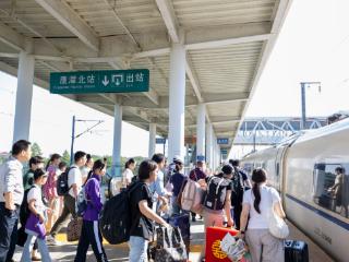 南铁迎来返程客流最高峰 国庆中秋假期运输截至今日累计发送旅客1343.2万人次