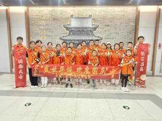双节假期“暖津”答卷：天津文旅志愿者用坚守与热情扮靓城市 扫码阅读手机版
