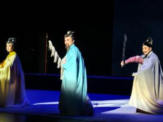 吴琼反串演绎李白一生 黄梅戏《太白醉》在安徽百戏城上演